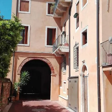 Apartment Mini Contra San Pietro *
